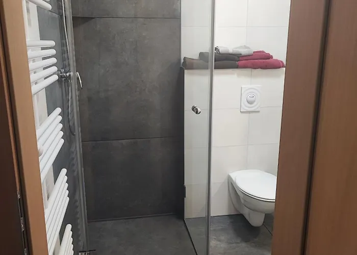 Wirtshaus Zur Bina Szálloda 2*